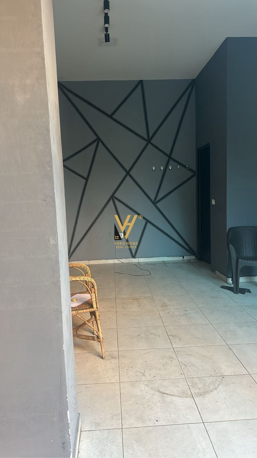 AMBIENT 18 M2 ME QERA TE MYSLYM SHYRI 500 EURO