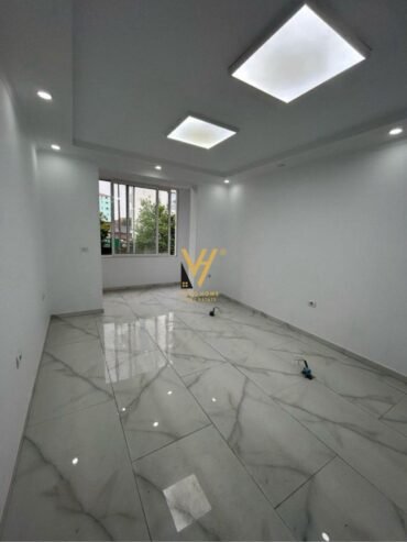 AMBIENT 50 M2 ME QIRA TE RRUGA E DIBRES 700 EURO
