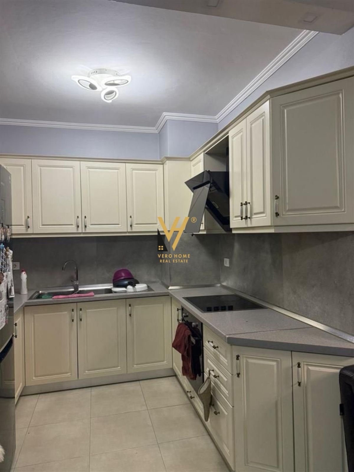 1+1+BLK TE 21 DHJETORI 170.000 EURO