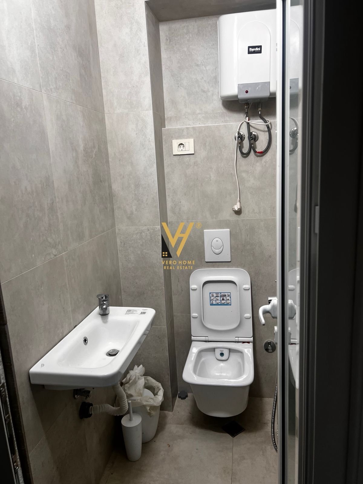 DYQAN 16 M2 ME QIRA TEK QYTETI STUDENTI 35.000 LEK