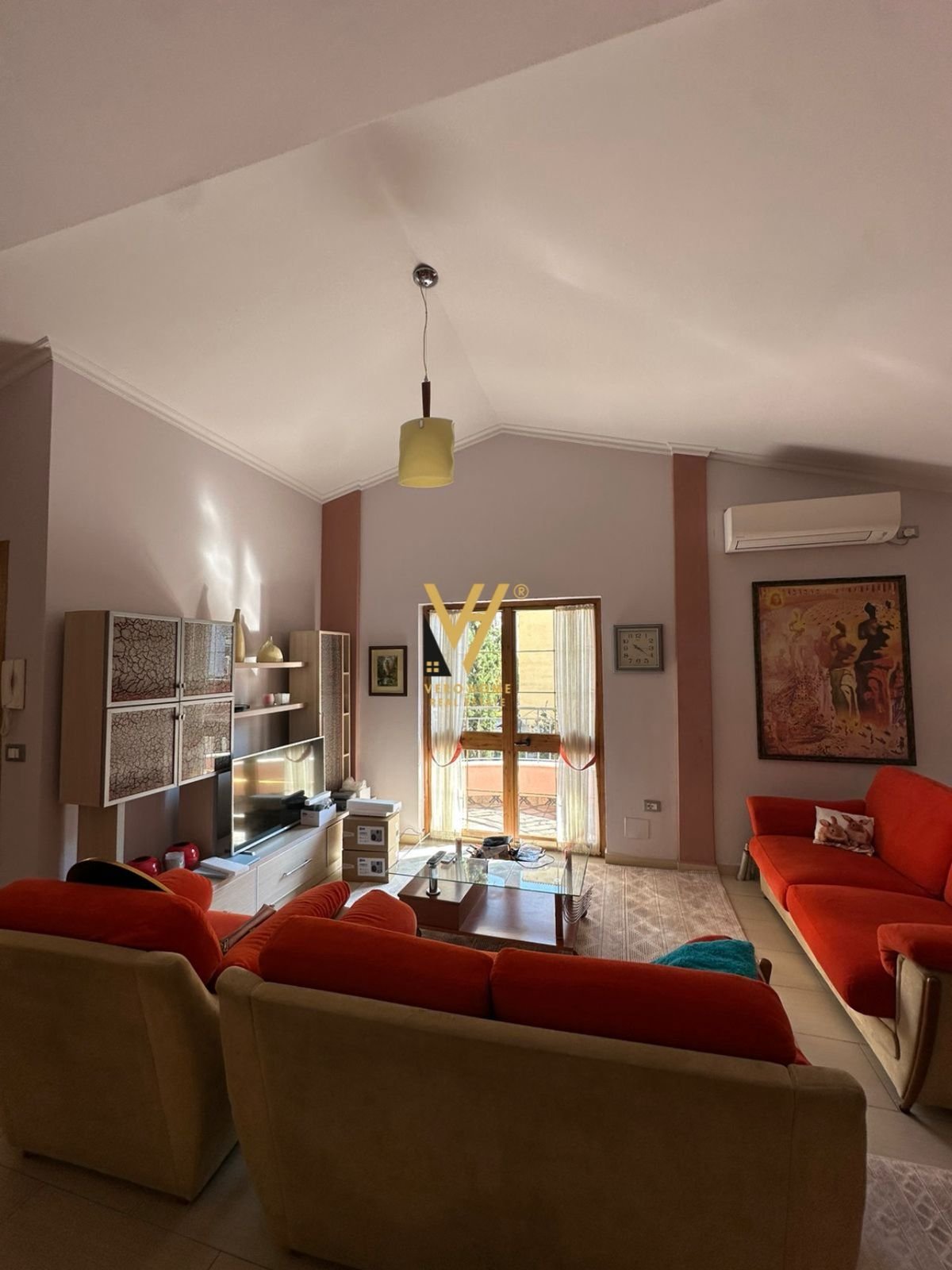 3+1 ME QIRA TE KOMUNA E PARISIT 1.000 EURO