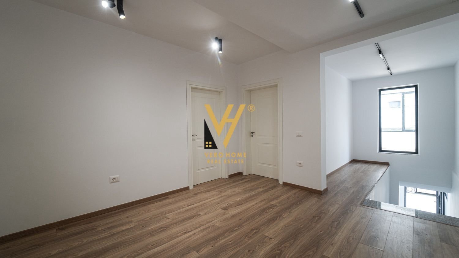 GODINE ME QIRA NE DURRES 2.200 EURO