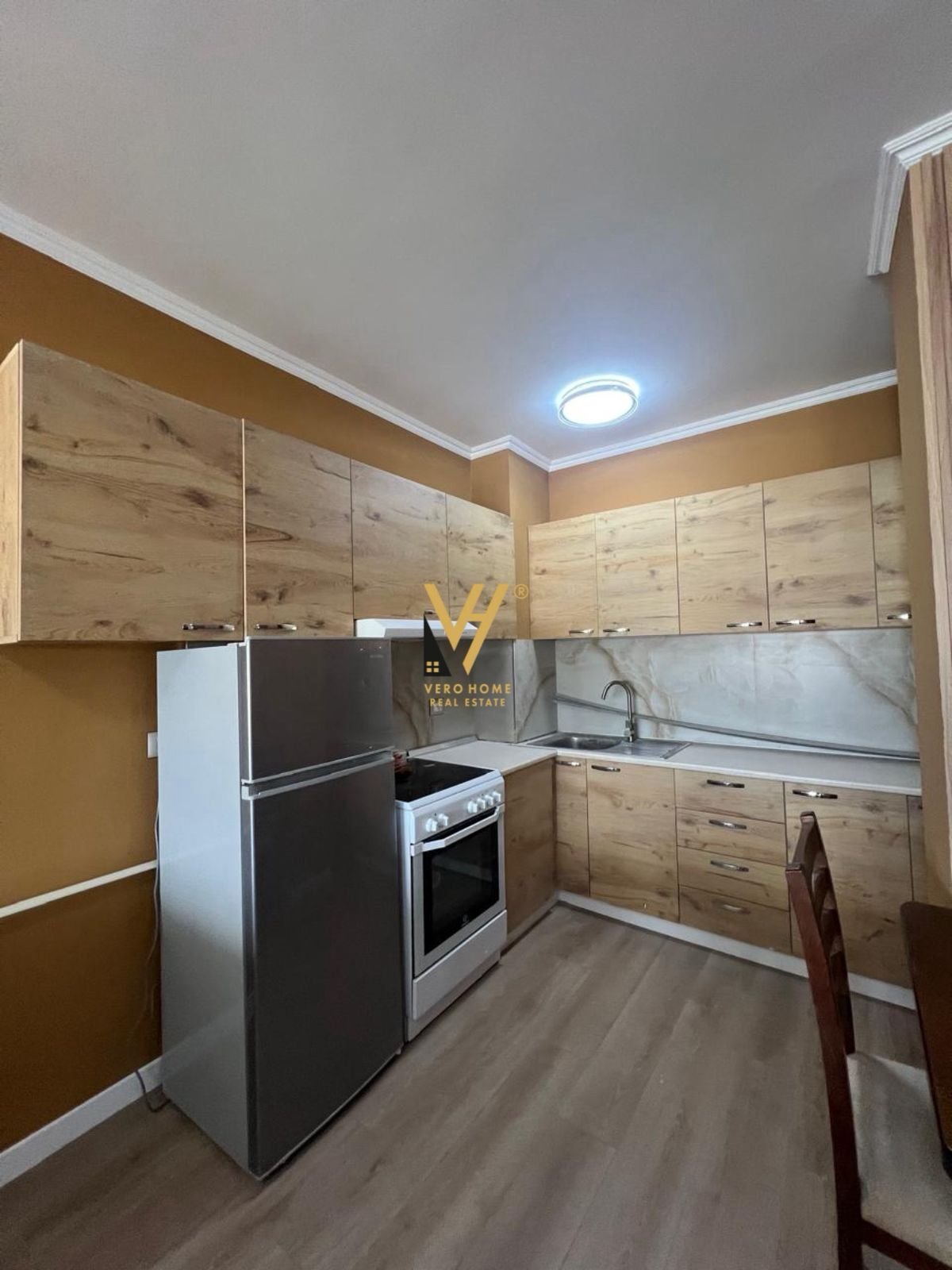 2+1+BLK ME QIRA TE KOMUNA E PARISIT 70.000 LEKE