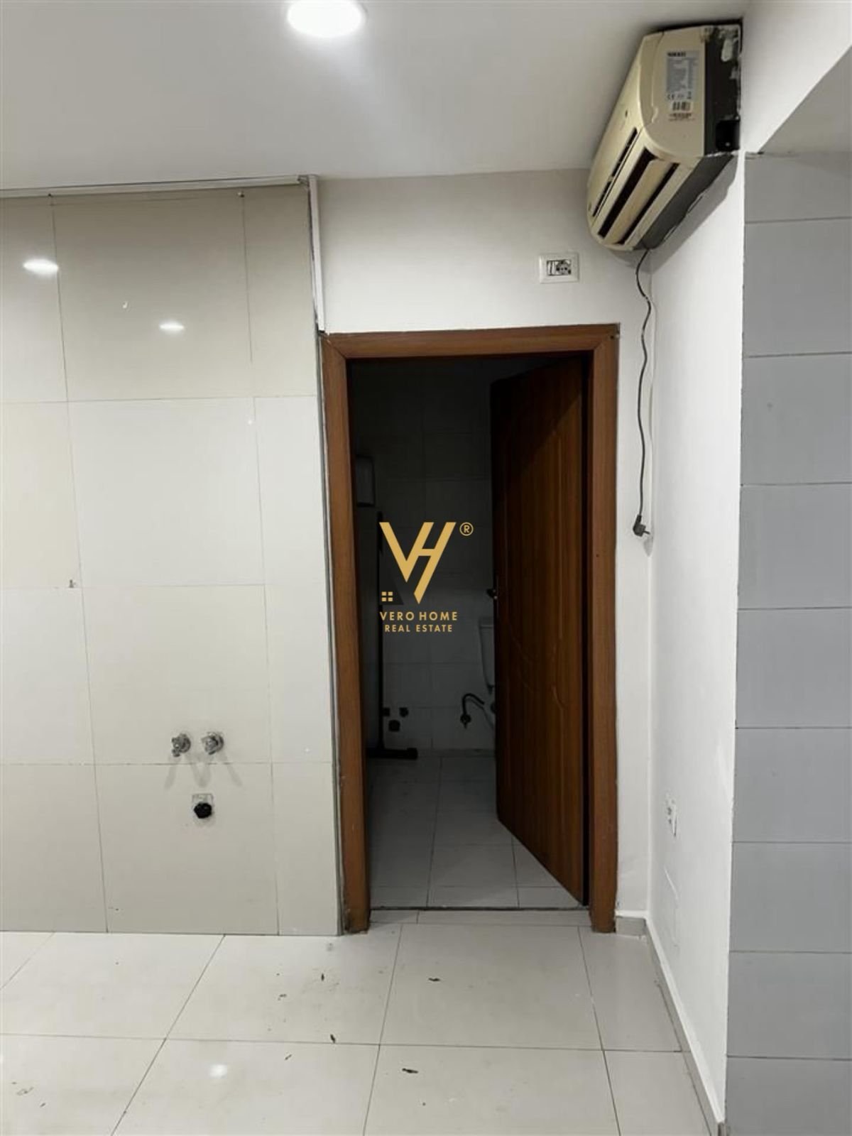 AMBIENT 40 M2 ME QERA TE SHKOLLA E BALETIT 500 EUR