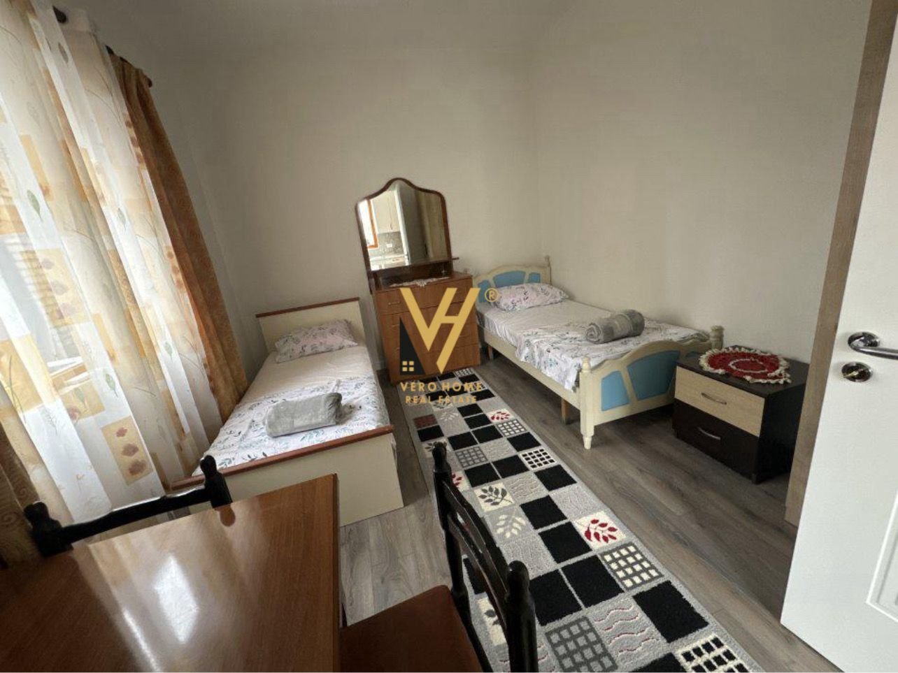 1+1+BLK ME QIRA TE ZOGU I ZI 450 EURO