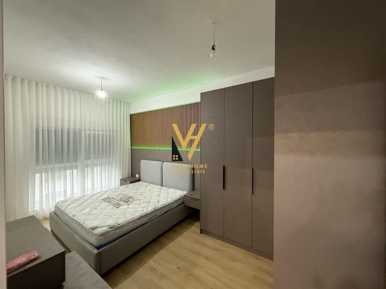 1+1+BLK ME QERA TEK MANGALEMI 500 EURO