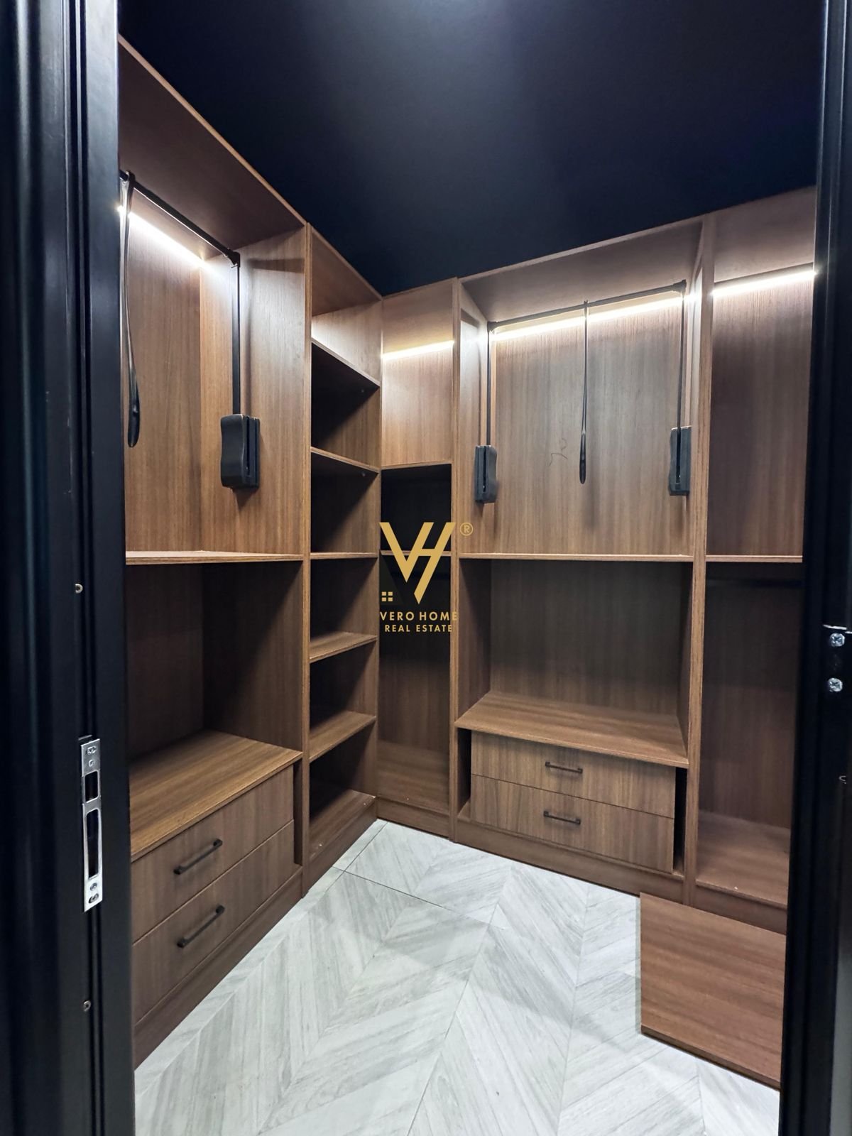 2+1+2 TE KOMUNA E PARISIT 285.000 EURO