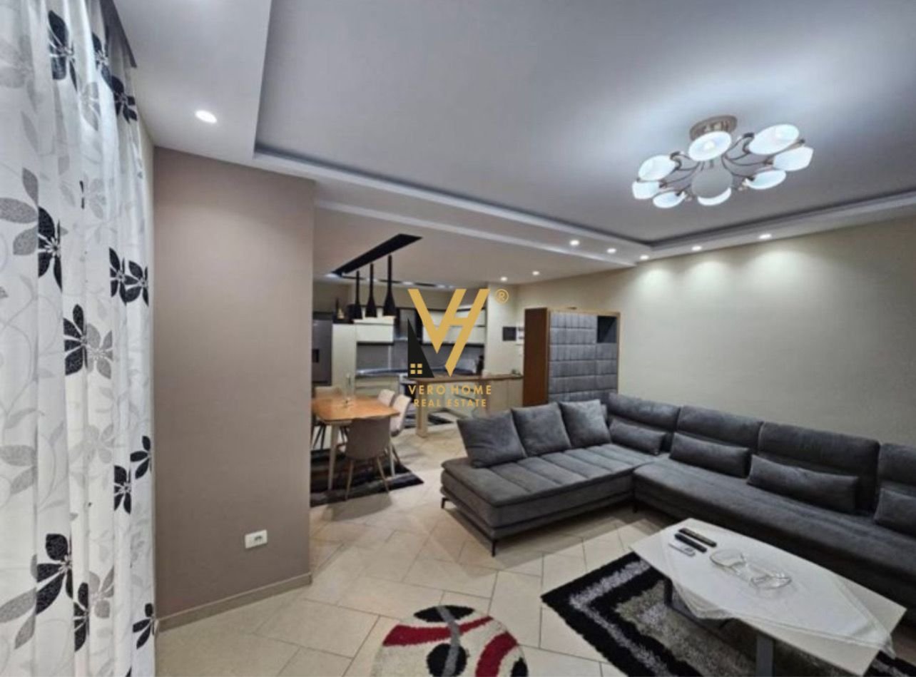 2+1 ME QERA TE LIQENI I THATE 700 EURO