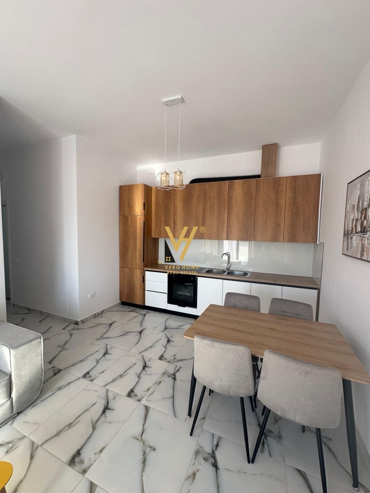 JEPET APARTAMENT 2+1 ME QERA GJERGJ FISHTA 750 EUR