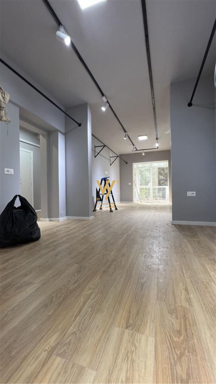 AMBIENT 75 M2 ME QERA TE MYSLYM SHYRI 1.200 EURO