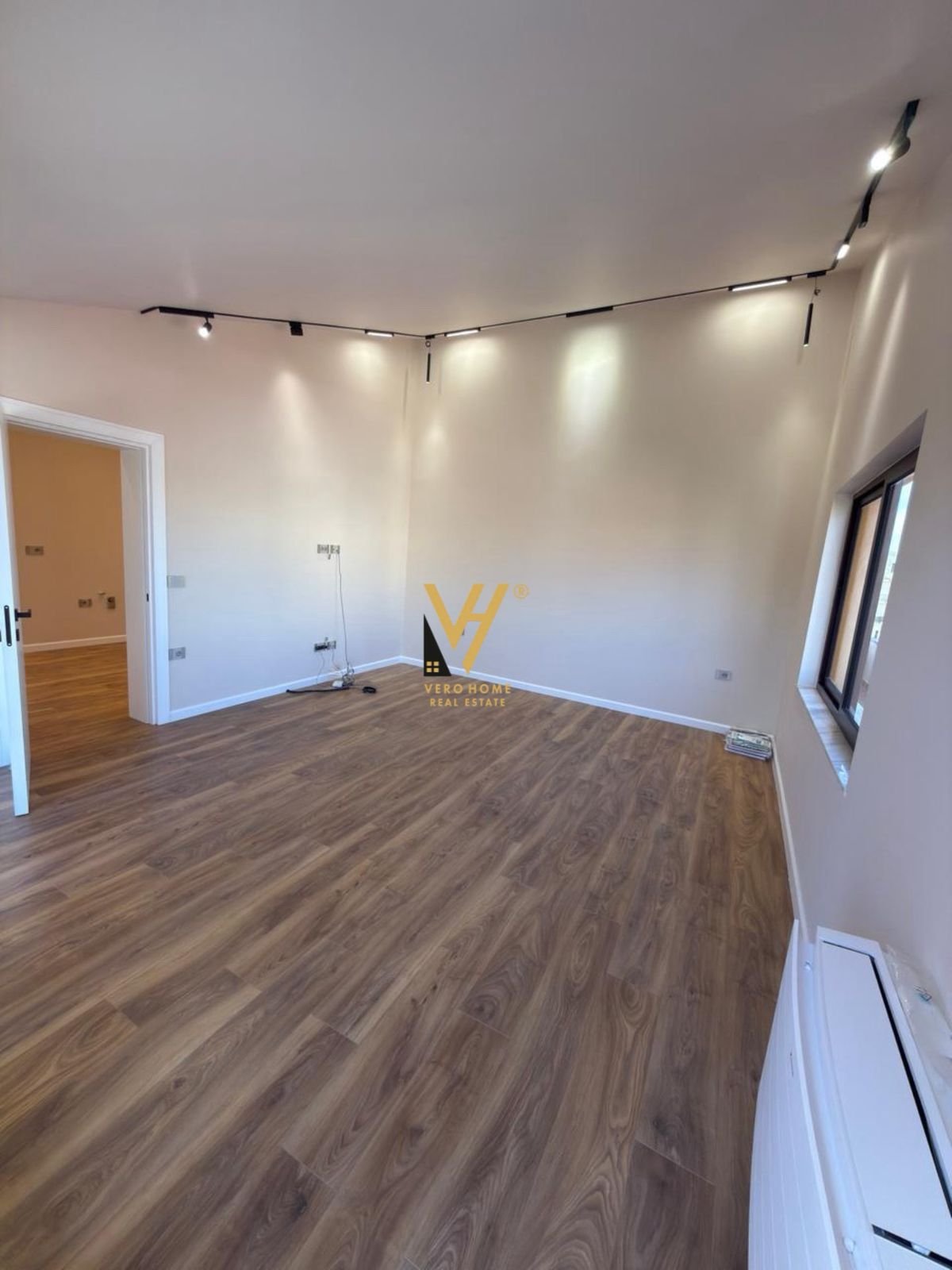 AMBIENT 170 M2 TE VILAT GJERMANE 1.900 EURO