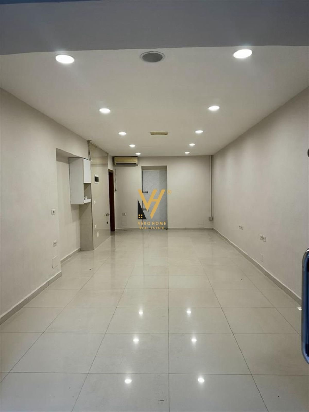 AMBIENT 40 M2 ME QERA TE SHKOLLA E BALETIT 500 EUR