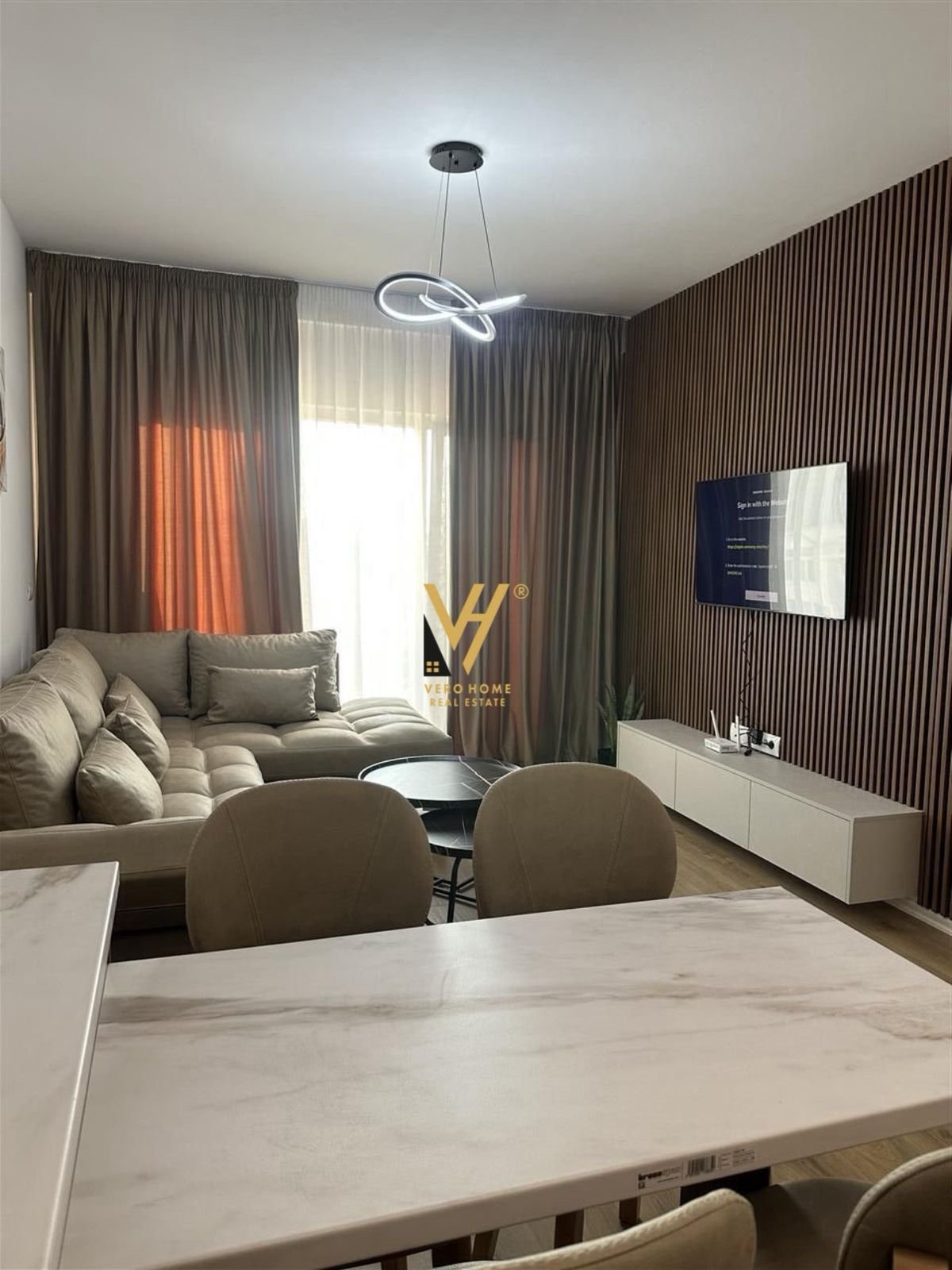 2+1+BLK ME QERA TE ZOGU I ZI 1.000 EURO