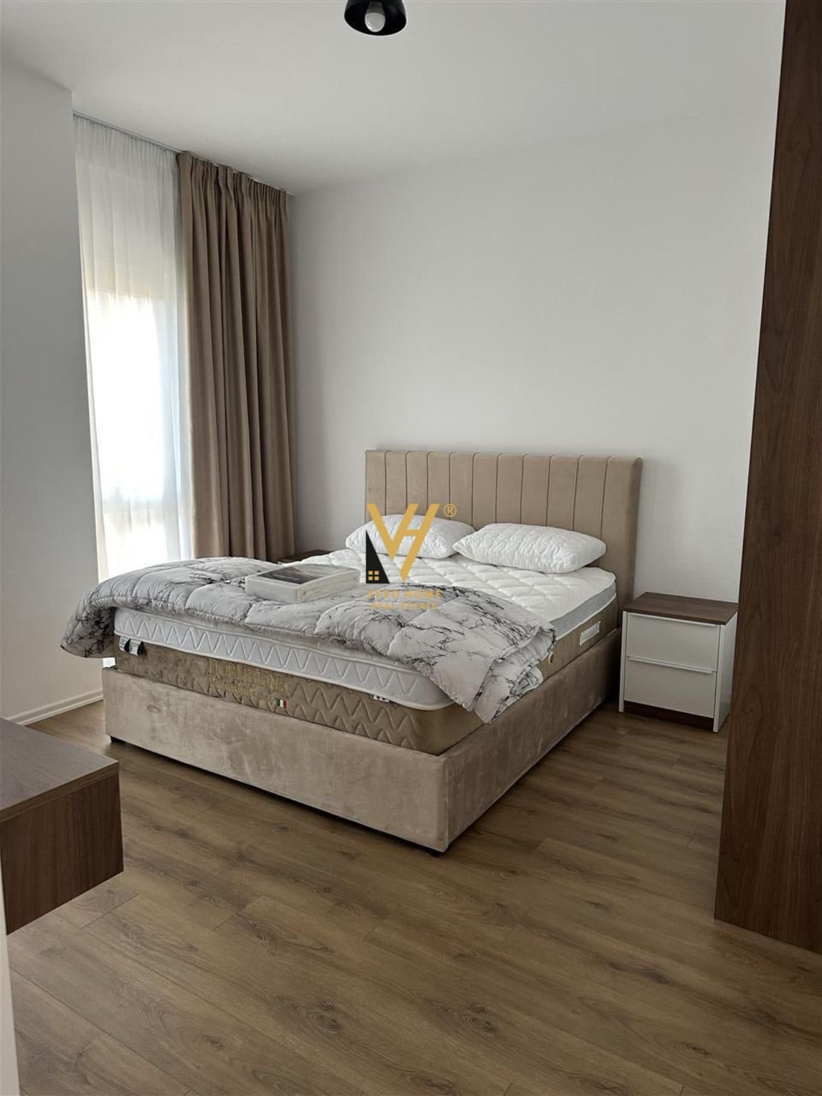 2+1+BLK ME QERA TE ZOGU I ZI 1.000 EURO