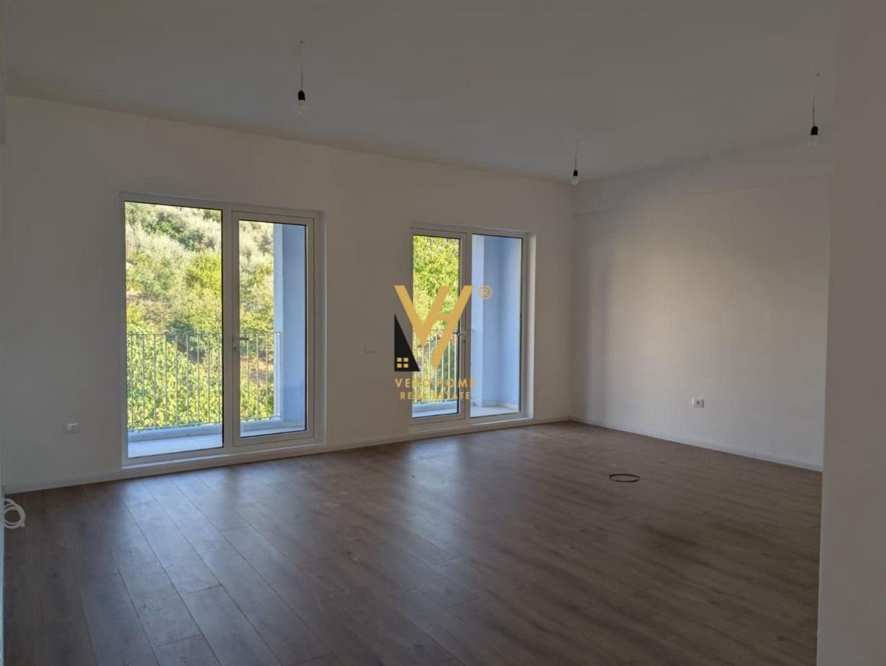 2+1+BLK ME QERA TE REZ OXA 550 EURO