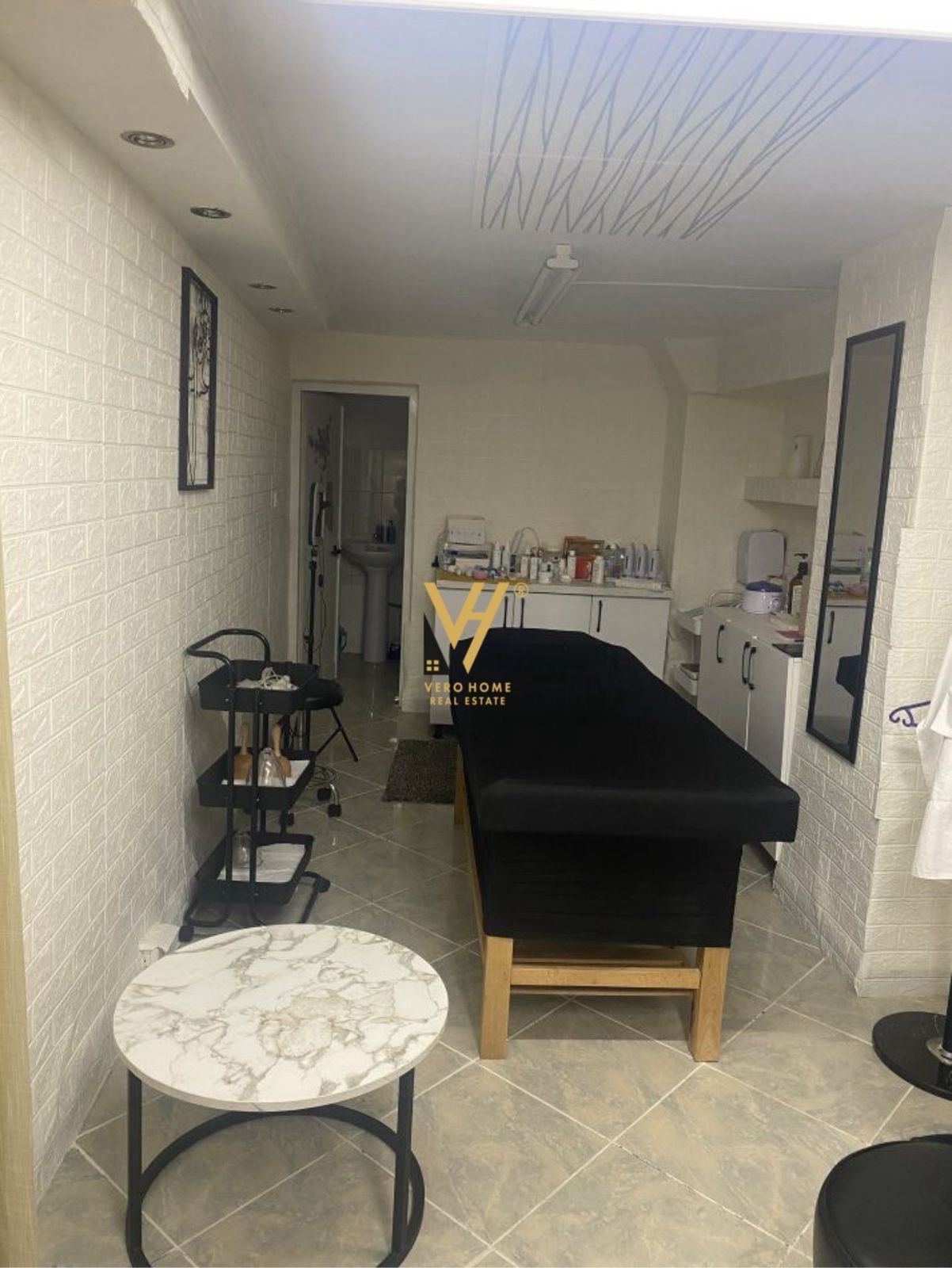 AMBJENT 25 M2 ME QIRA NE VASIL SHANTO 200 EURO