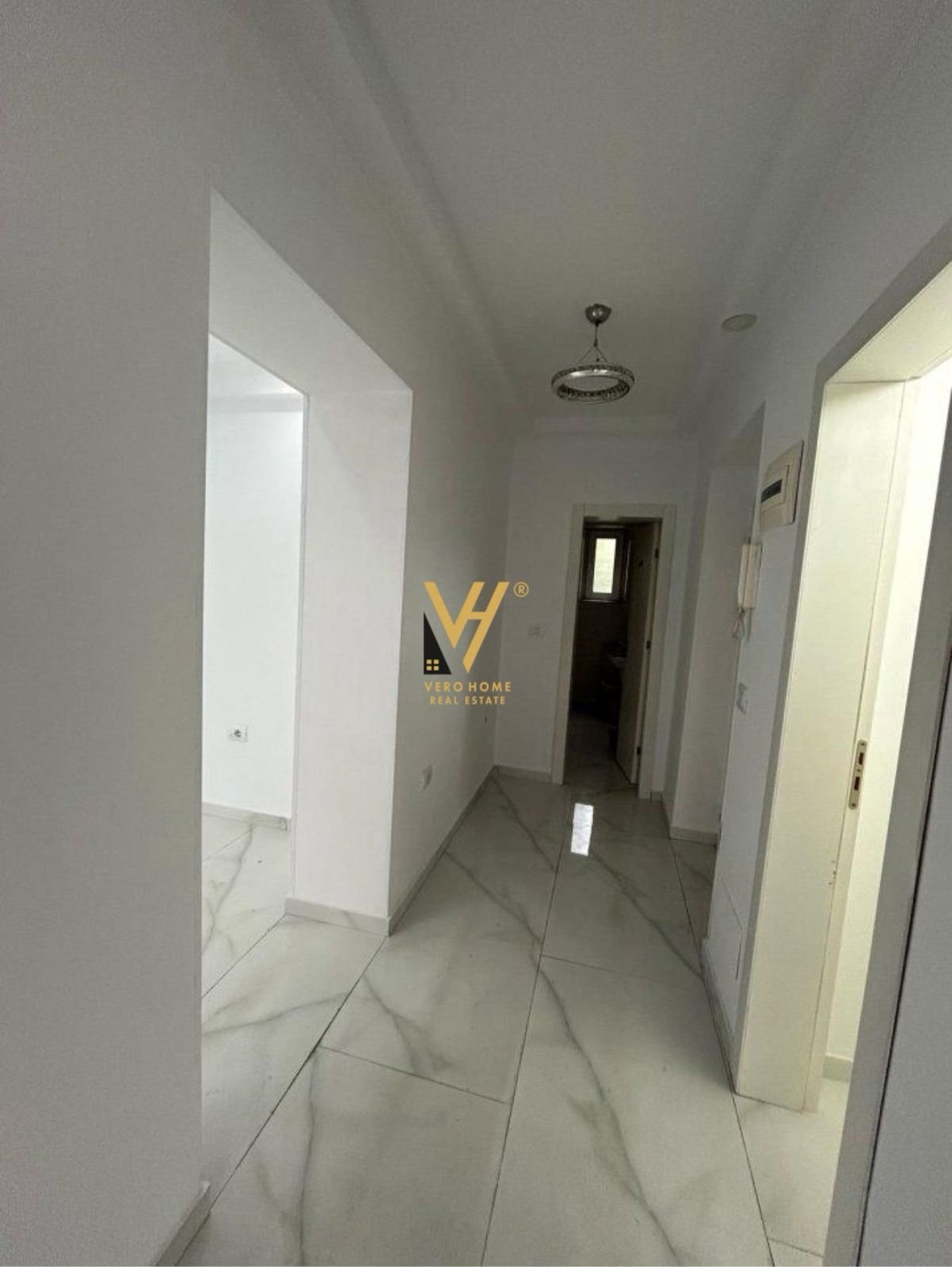 AMBIENT 50 M2 ME QIRA TE RRUGA E DIBRES 700 EURO