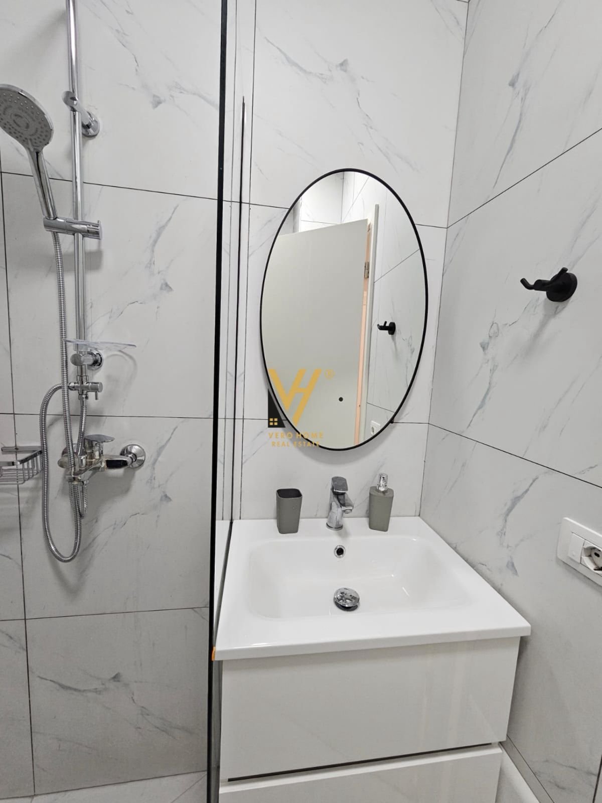 GARSONIERE TE 21 DHJETORI 93.000 EURO