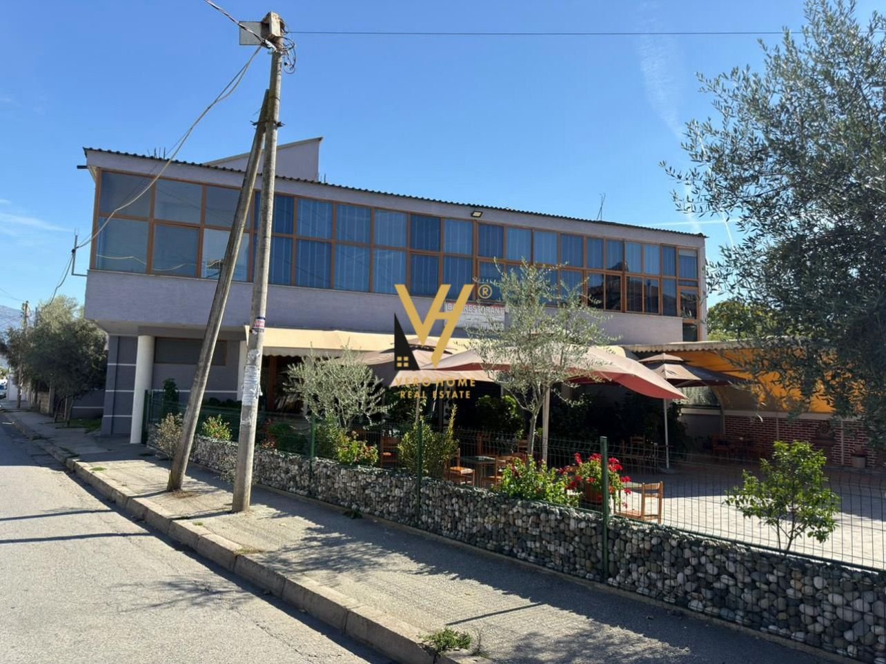 AMBIENT BIZNESI 500 M2 ME QERA NE KASHAR 4.000 EUR