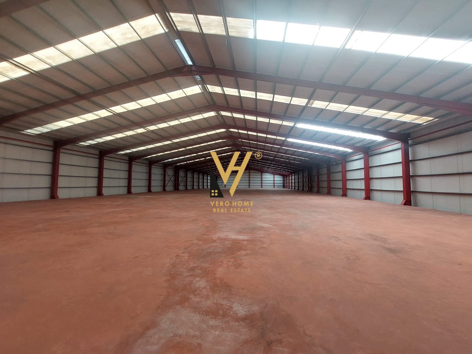 MAGAZINE 6.000 M2 ME QERA NE VAQARR 27.000 EURO