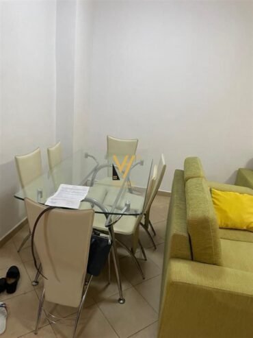 APARTAMENT 2+1 ME QERA TEK SHKOLLA E KUQE 600 EURO