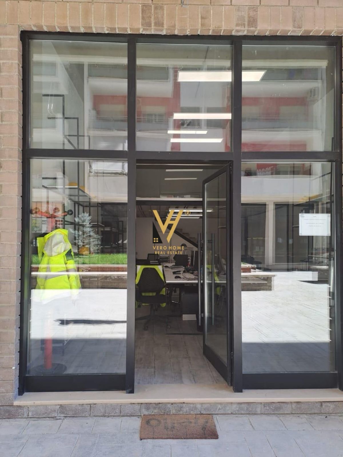 DYQAN 63 M2 NE YZBERISHT 160.000 EURO