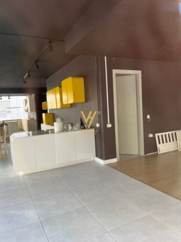AMBIENT 200 M2 TE RRUGA EDUARD MANO 520.000 EURO