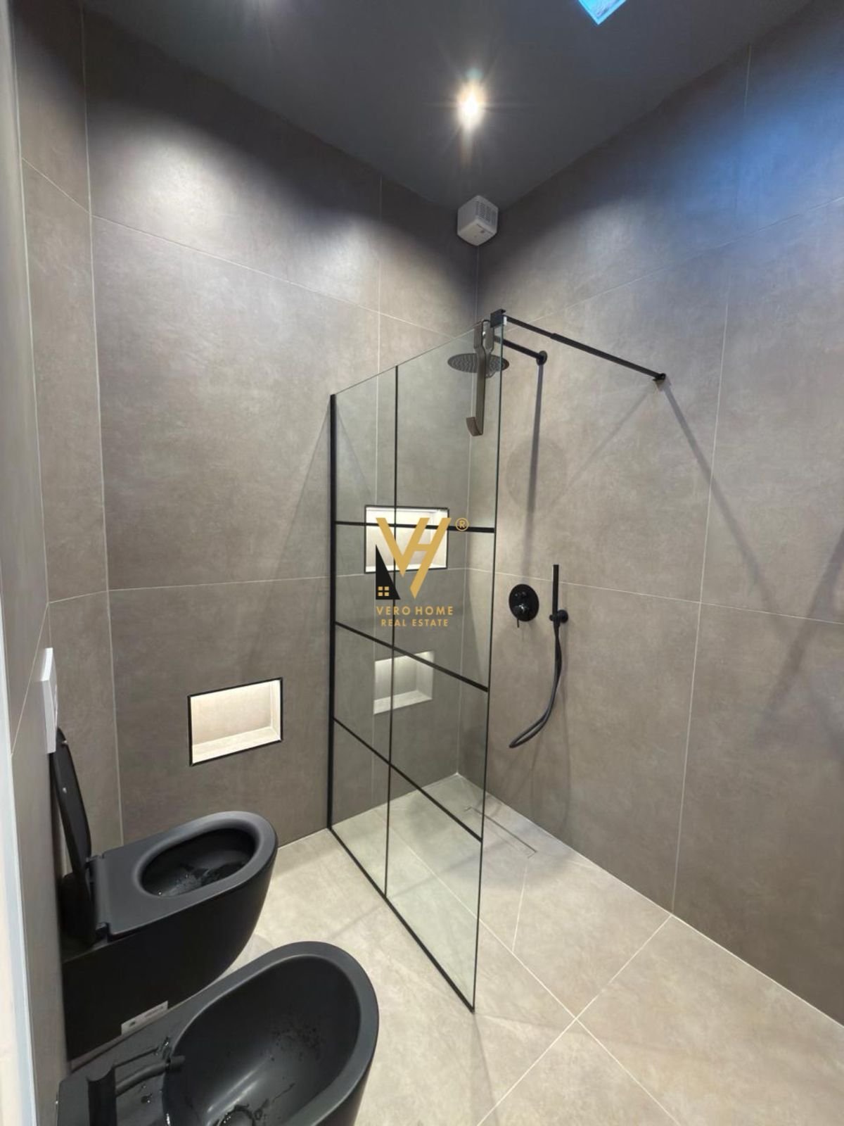 AMBIENT 170 M2 TE VILAT GJERMANE 1.900 EURO