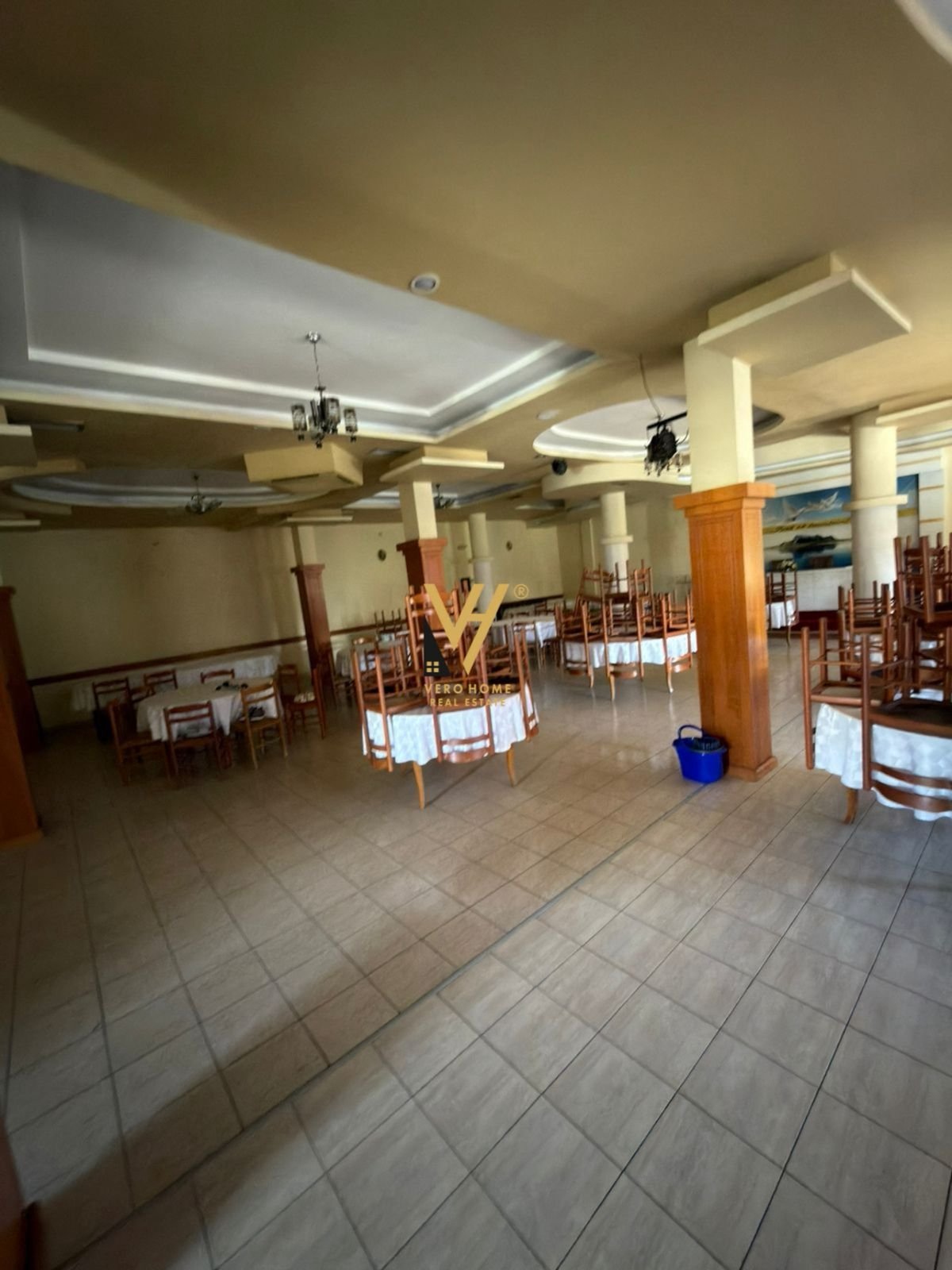 AMBIENT BIZNESI 500 M2 ME QERA NE KASHAR 4.000 EUR