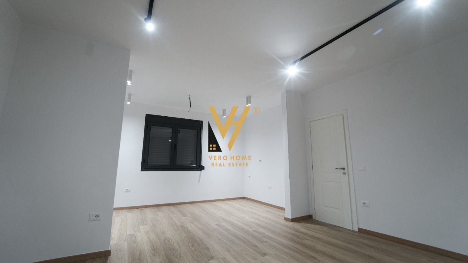 GODINE ME QIRA NE DURRES 2.200 EURO