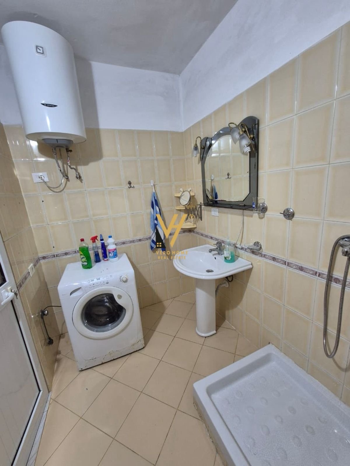 2+1+2 ME QIRA TE KOMUNA E PARISIT 60.000 LEKE