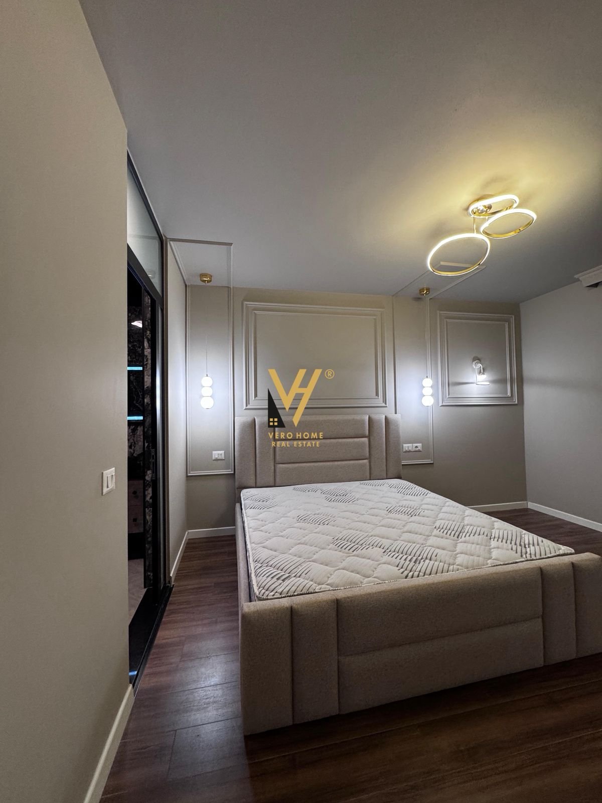 2+1+2 TE KOMUNA E PARISIT 285.000 EURO