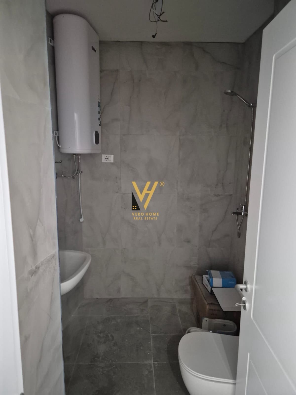 ZYRE 103 M2 ME QERA TE LAKE VIEW 1.700 EURO