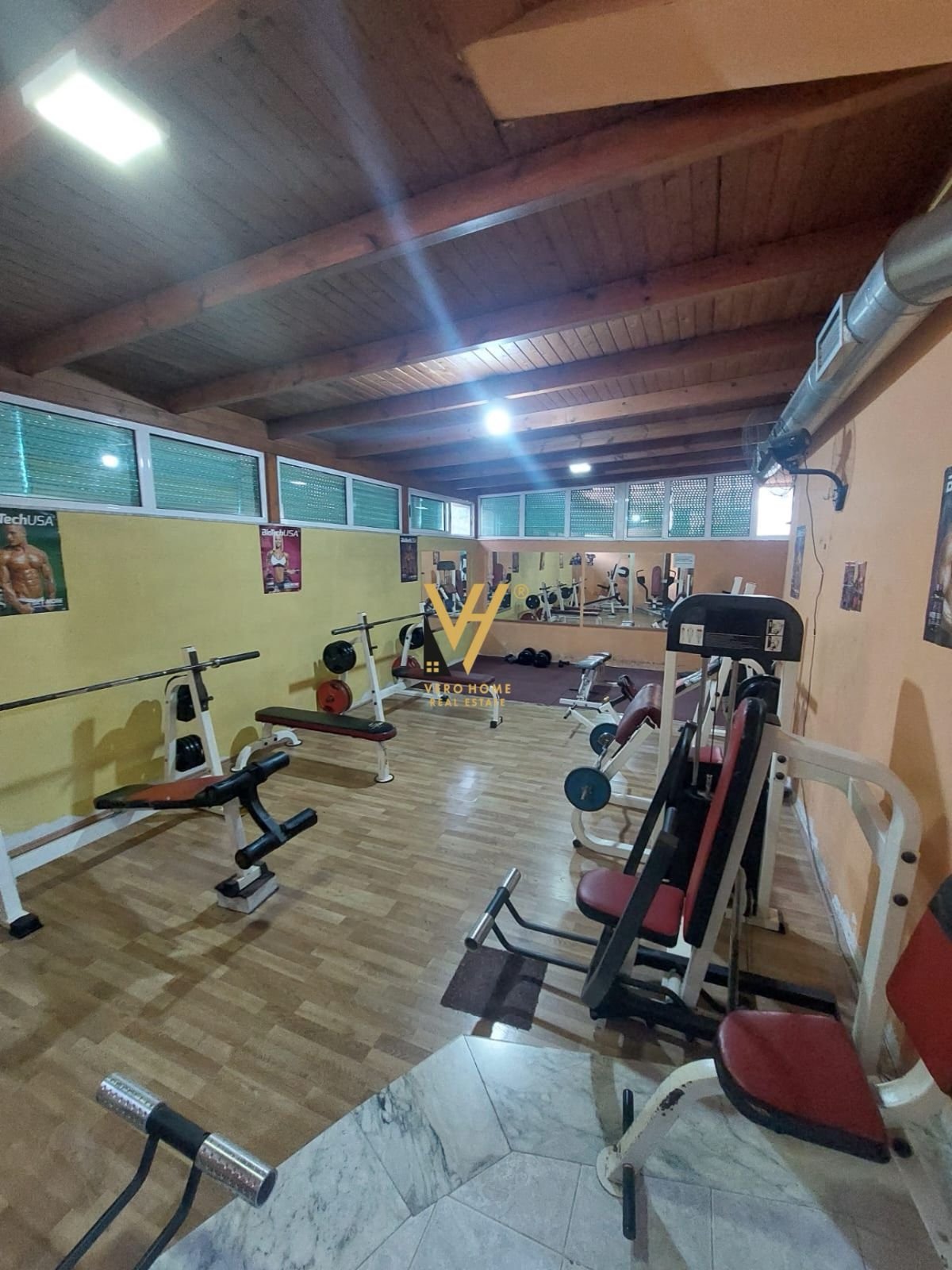 JEPET AMBIENT BIZNESI ME QERA ALI DEM 80.000 LEKE