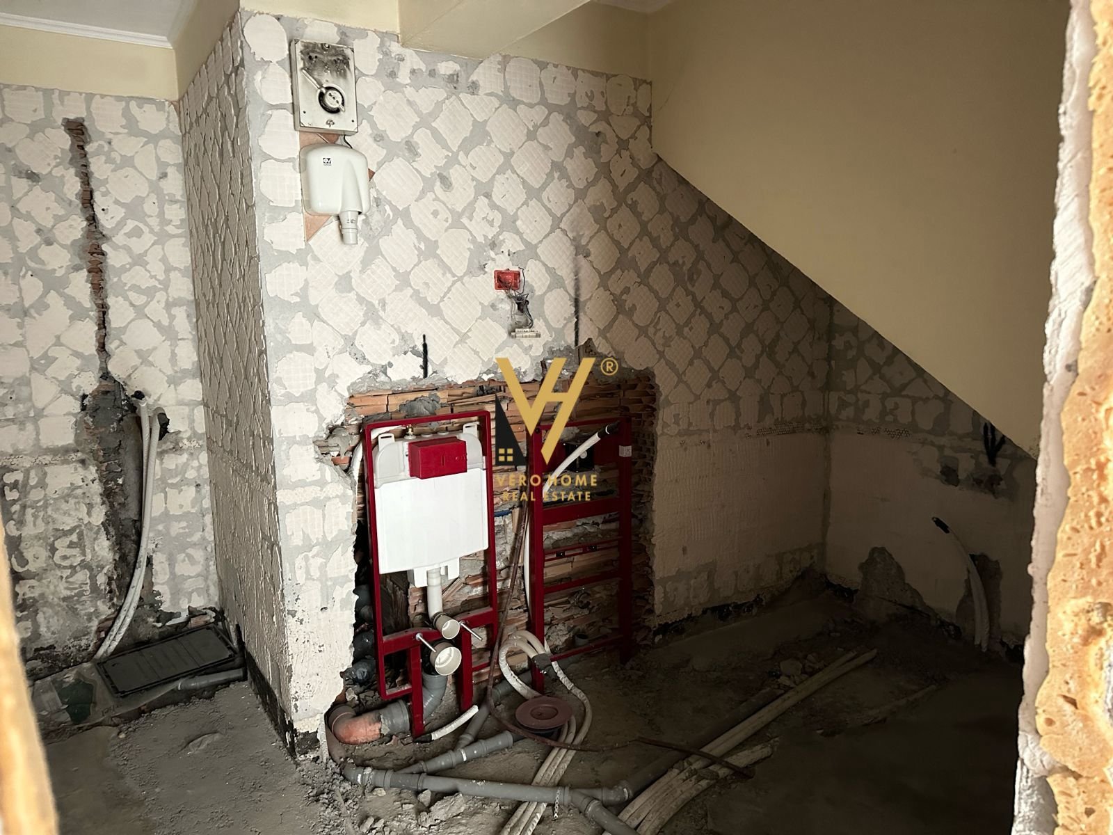 DUBLEX TE KOMUNA E PARISIT 370.000 EURO