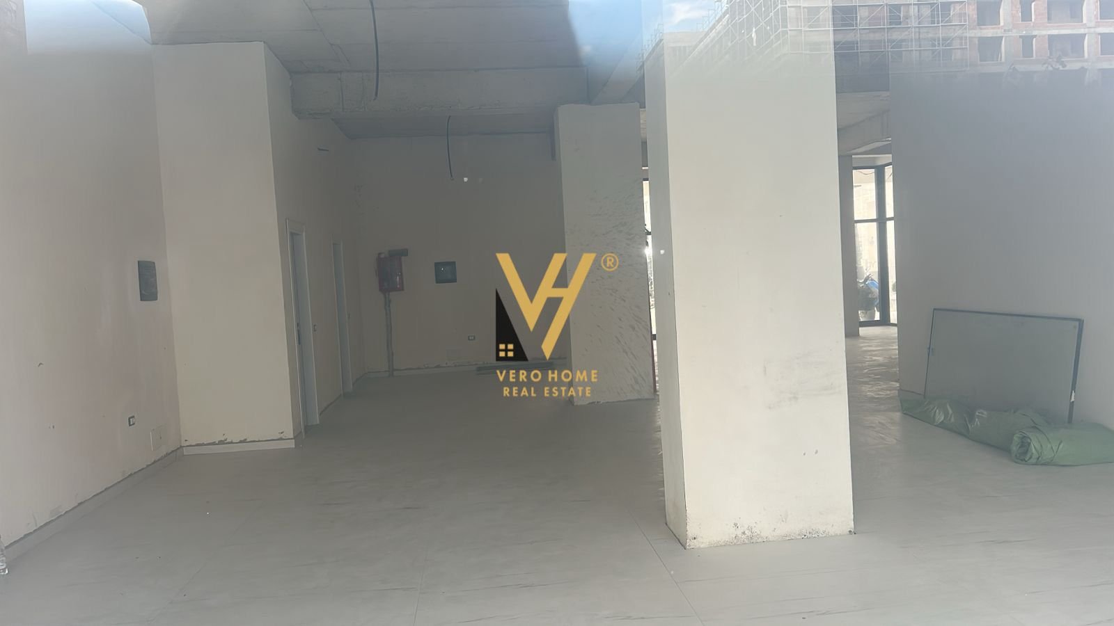 AMBIENT 150 M2 ME QERA TE ISH PARKU 2.200 EURO