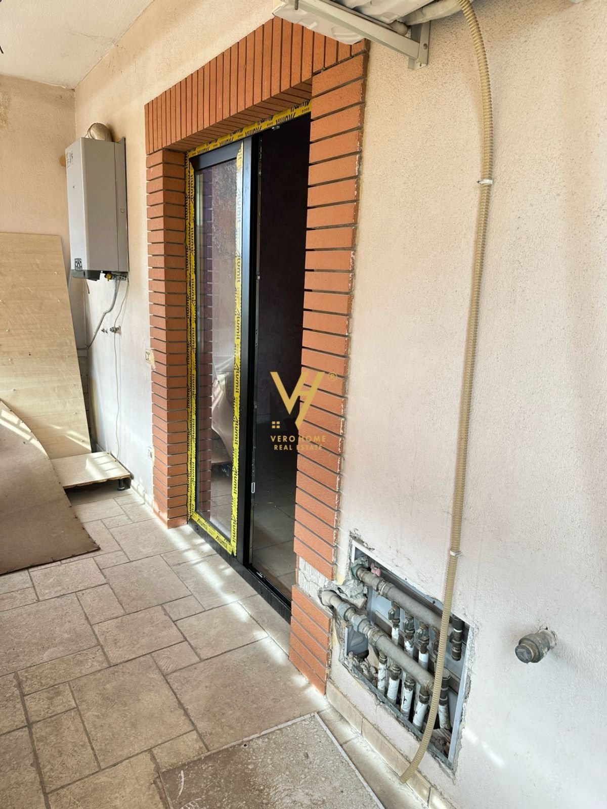 DUBLEX TE KOMUNA E PARISIT 370.000 EURO