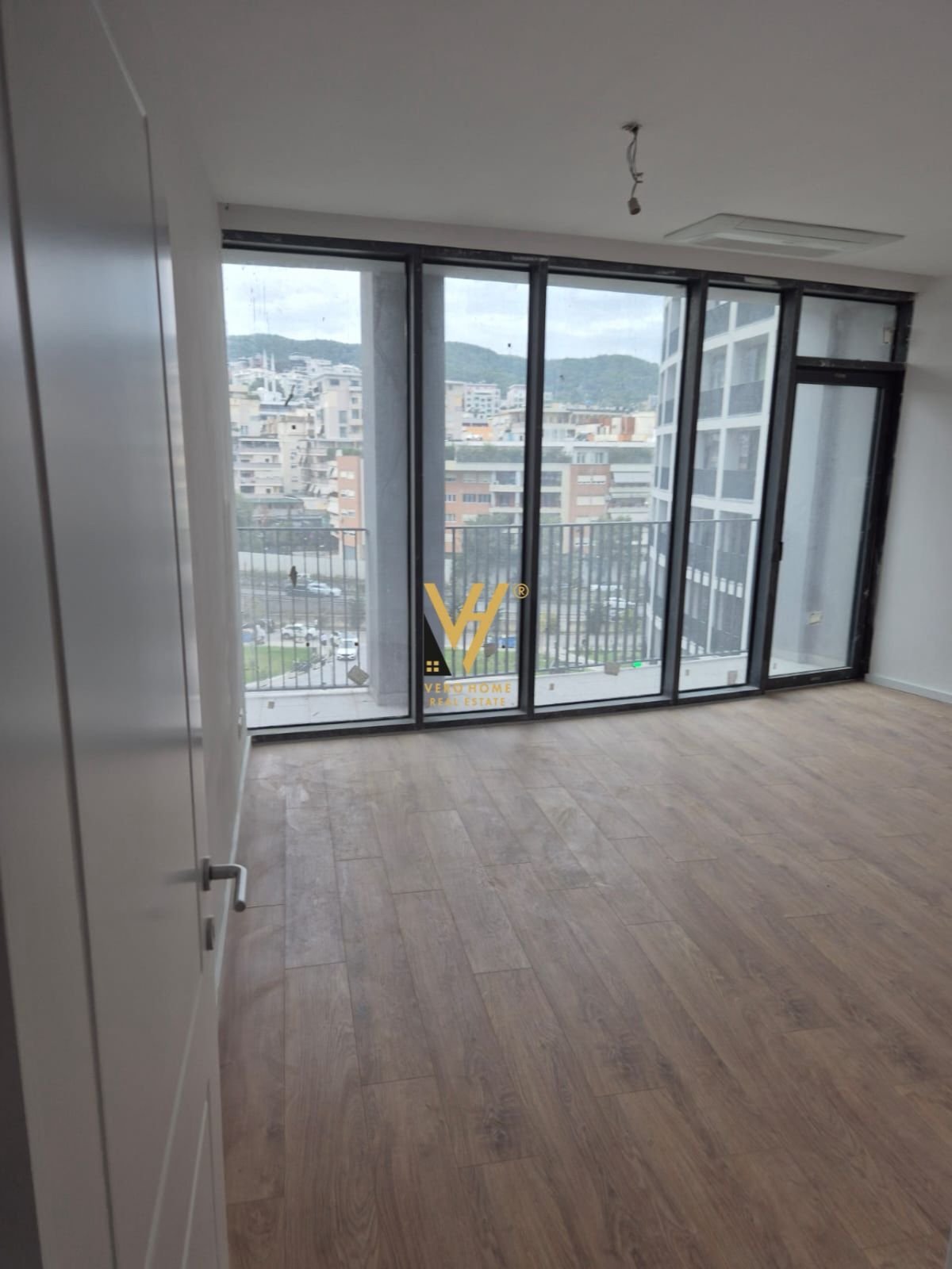 ZYRE 103 M2 ME QERA TE LAKE VIEW 1.700 EURO