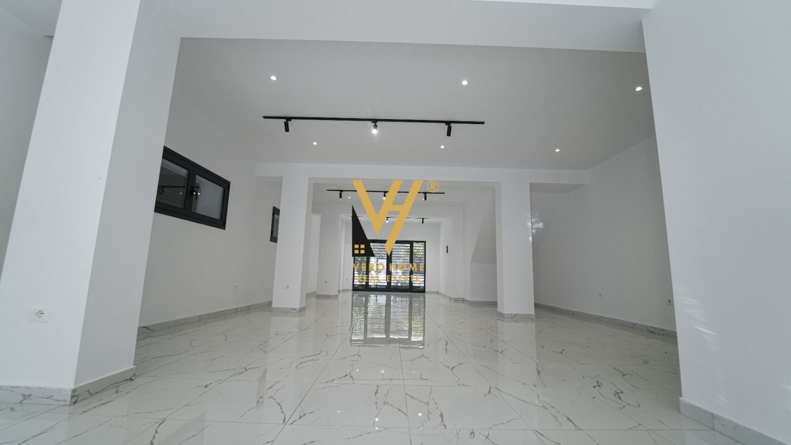 GODINE ME QIRA NE DURRES 2.200 EURO