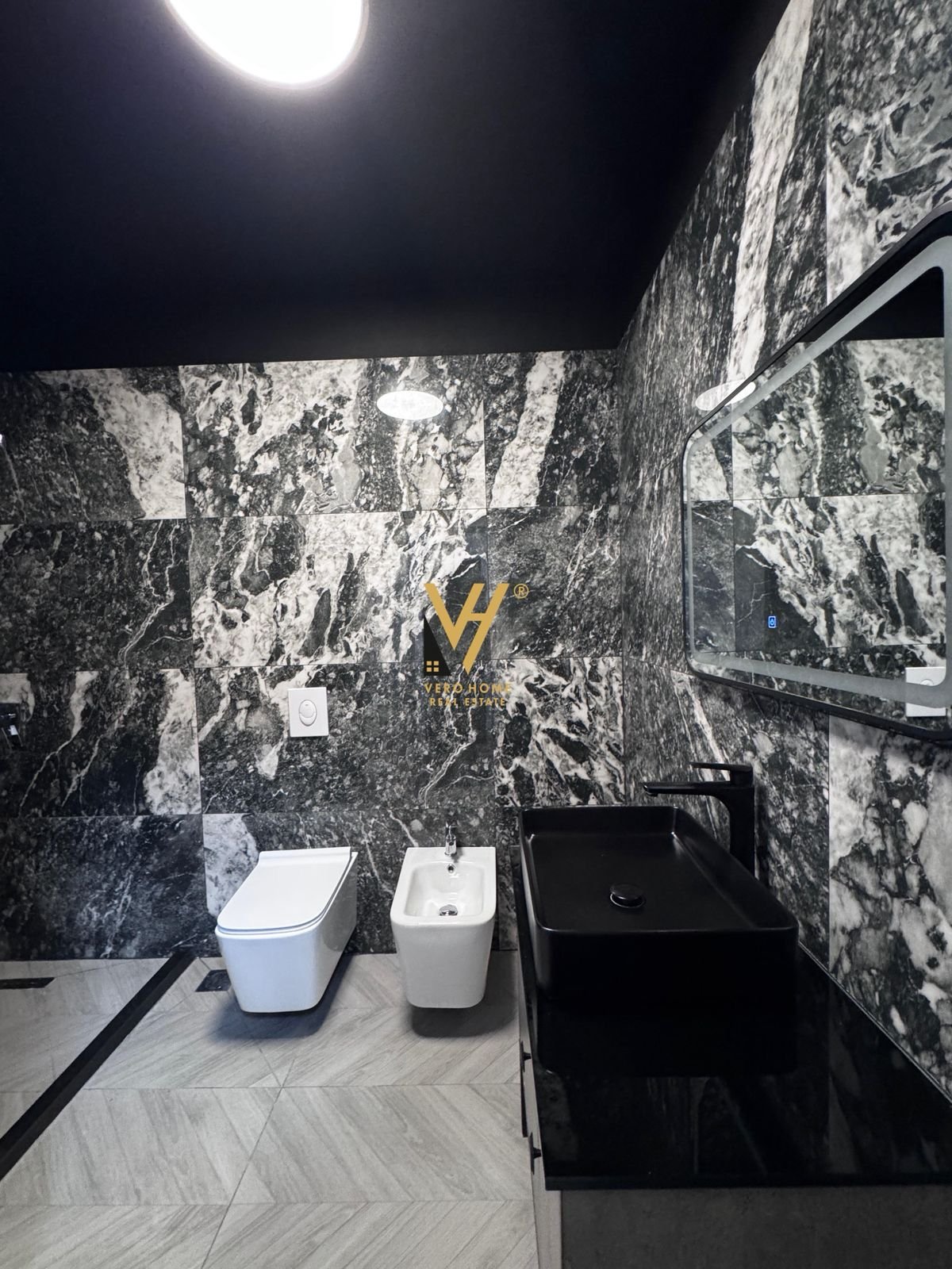 2+1+2 TE KOMUNA E PARISIT 285.000 EURO