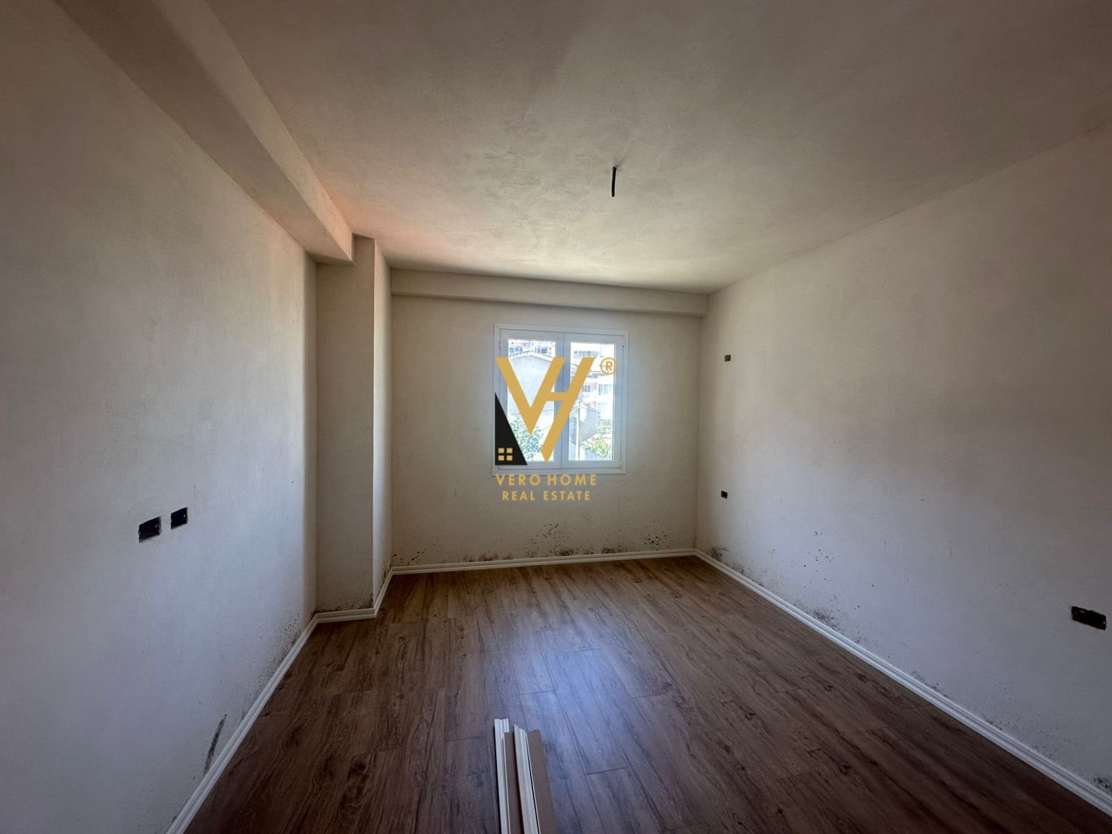 AMBIENT 260 M2 NE YZBERISHT 1.500 EURO