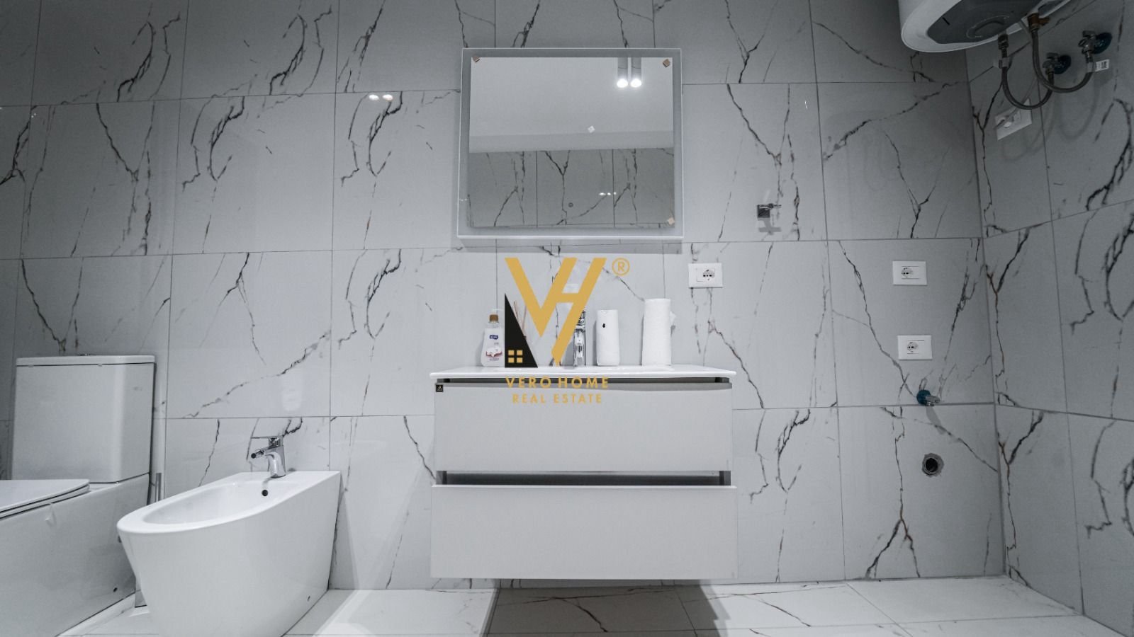 GODINE ME QIRA NE DURRES 2.200 EURO