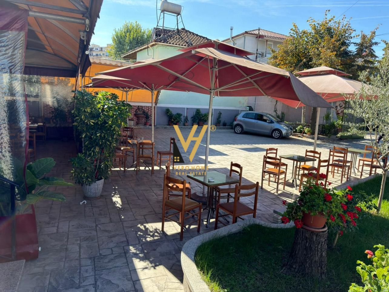 AMBIENT BIZNESI 500 M2 ME QERA NE KASHAR 4.000 EUR