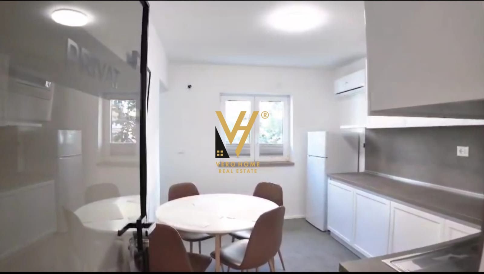 ZYRE 130 M2 ME QERA TE RRUGA E DURRESIT 2.000 EURO