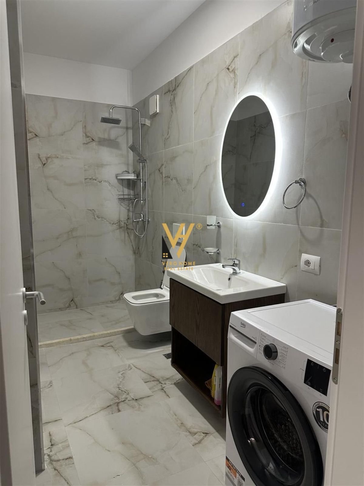2+1+BLK ME QERA TE ZOGU I ZI 1.000 EURO