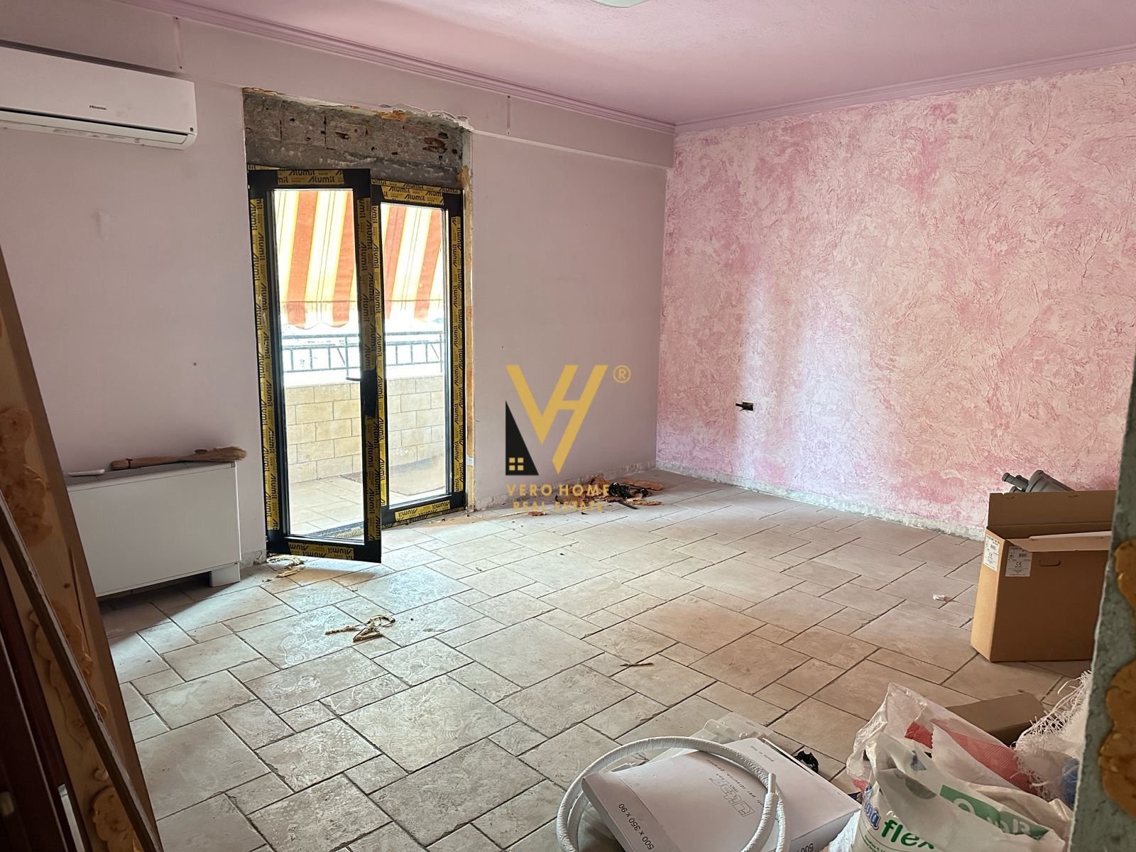 DUBLEX TE KOMUNA E PARISIT 370.000 EURO