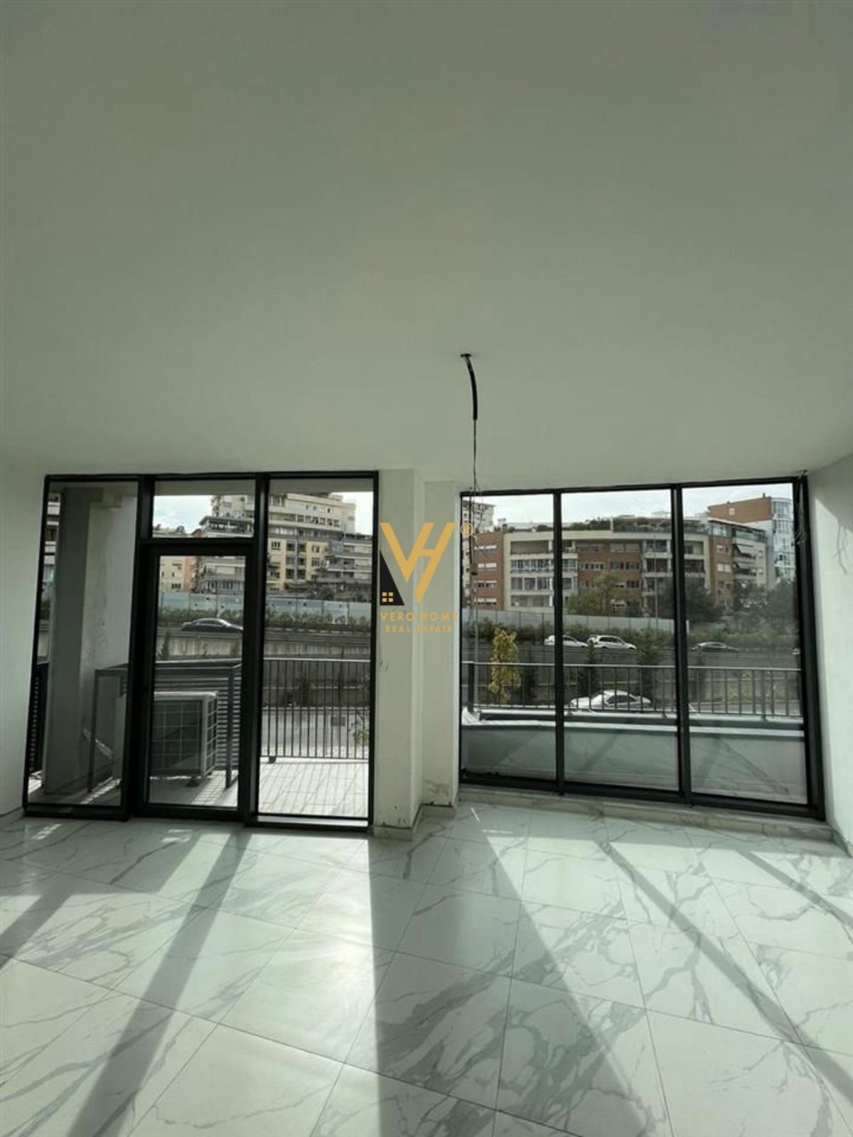 ZYRE 55 M2 ME QERA TE LAKE VIEW 1.000 EURO