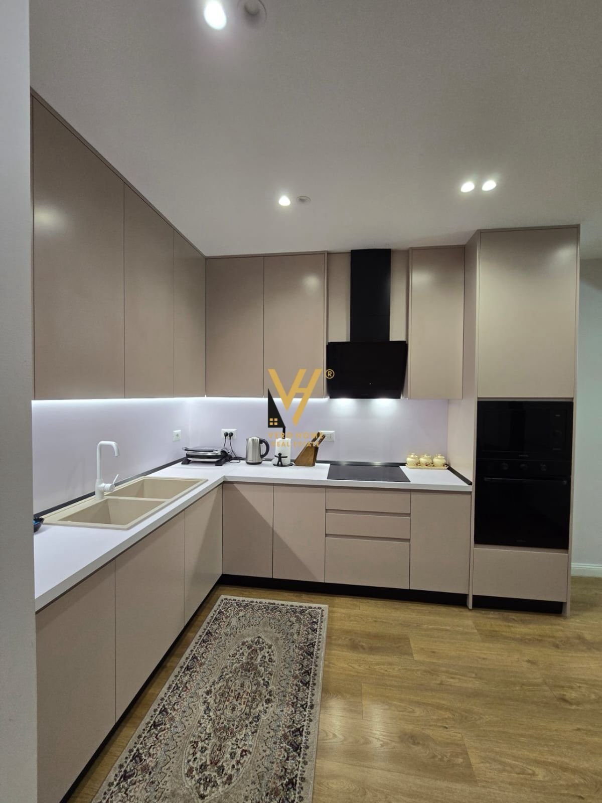2+1+BLK ME QIRA NE BLLOK 1.500 EURO