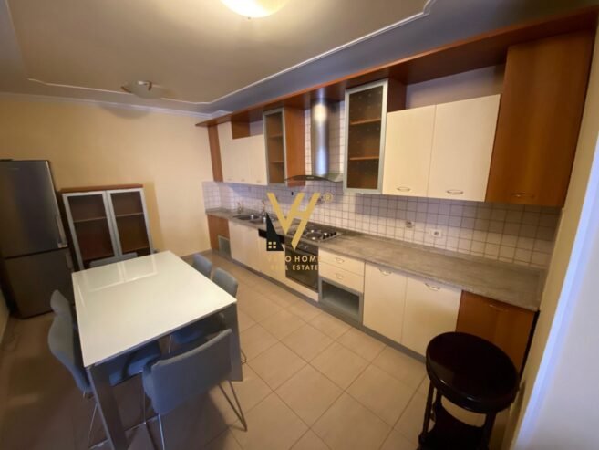 2+1+2 ME QIRA NE BLLOK 800 EURO