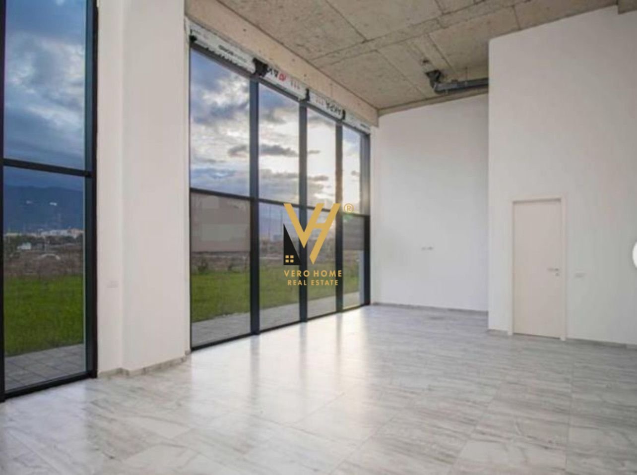 AMBIENT 100 M2 ME QERA TE BULEVARDI I RI 500 EURO